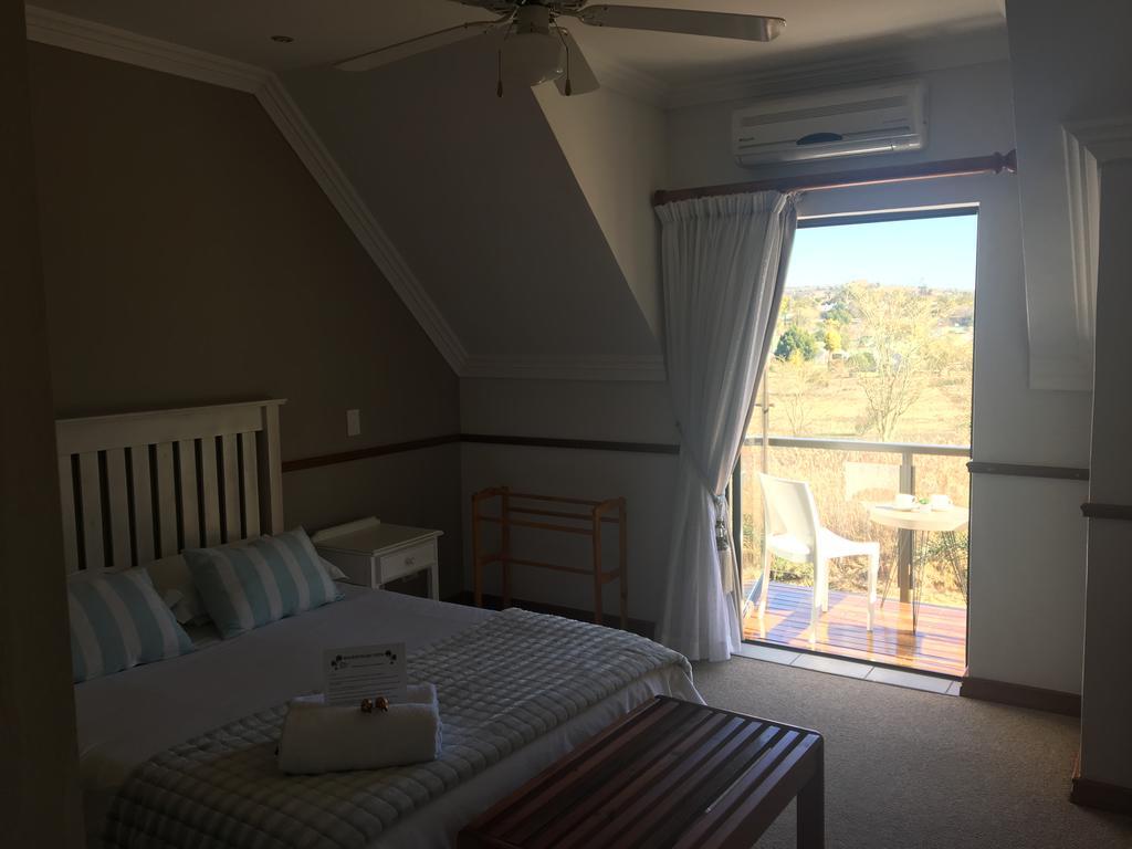 Oewerpalms View Hotel Oudtshoorn Kültér fotó